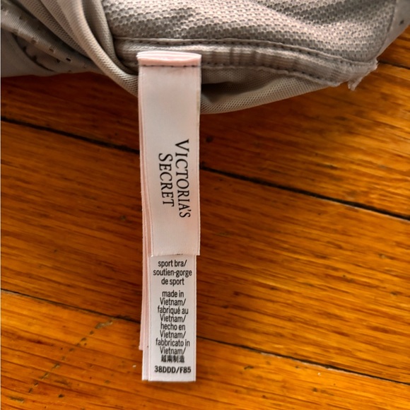 Victoria’s Secret high support sports bra size 38dd - Picture 3 of 3